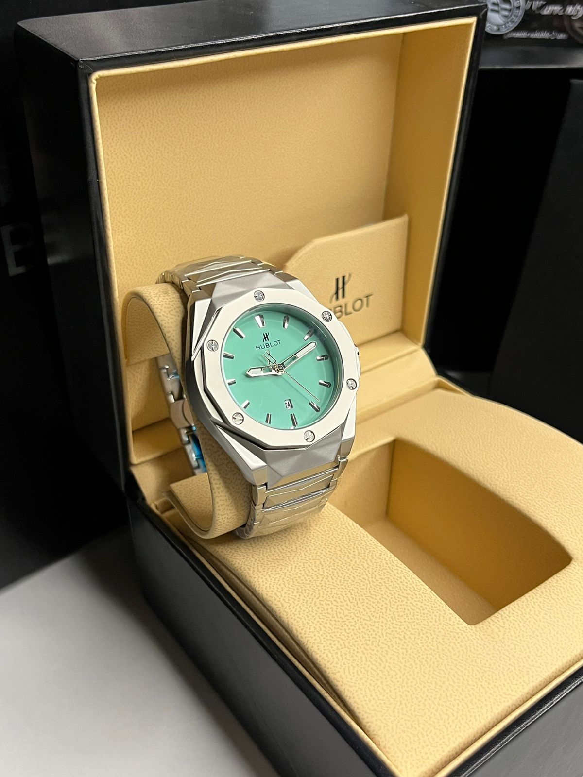 Hublot Cut